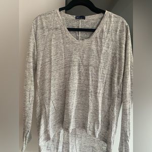 Linen V-neck Long Sleeve Tee- XS